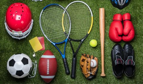 不同體育代表物品，例如足球、網球拍、欖球